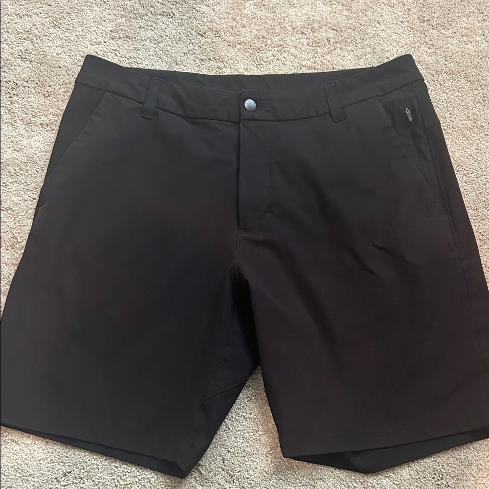 lululemon athletica Men's commission classic black short
